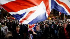 Lidé v Londýně slaví brexit