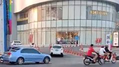Obchodní centrum, u kterého ozbrojený voják zastřelil několik lidí