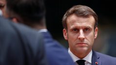 Francouzský prezident Macron během durhého dne summitu
