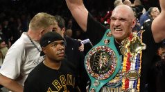 Britský boxer Tyson Fury (na snímku) porazil v Las Vegas Američana Deontaye Wildera a připravil ho o pás mistra světa těžké váhy organizace WBC