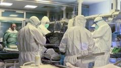 Intenzivní péče s pacienty nakaženými koronavirem v italské Cremoně
