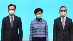Hongkongská správkyně Carrie Lamová a členové jejího kabinetu po reorganizaci