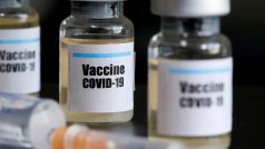 Společnost AstraZeneca začíná s výrobou potenciální vakcíny na covid-19