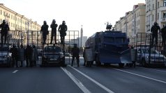 Policisté podle listu Kommersant prováděli přesně cílená zatýkání jednotlivců.