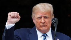 Donald Trump a jeho gesto směrem k příznivcům