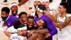 Hráči Los Angeles Lakers slaví titul NBA v sezoně 2019/2020