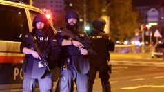 V centru Vídně bylo v pondělí postřeleno několik lidí