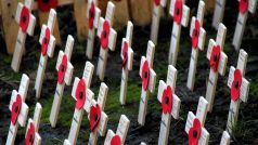 Pomníčky připomínající padlé vojáky ve Westminsterském opatství