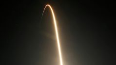 Raketa SpaceX Falcon 9 při transportu na první misi komerční posádky NASA