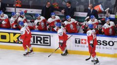 Čeští hokejisté do 20 let se radují z vítězství