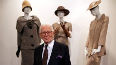 Ve věku 98 let zemřel francouzský módní návrhář Pierre Cardin