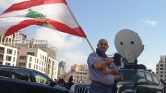 Deset tisíc demonstrantů v Bejrútu volalo po potrestání tragického úterního výbuchu.