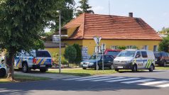 Policie ukončila prohledávání rodinného domu ve Slavětíně na Lounsku