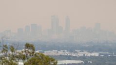 Lesní požár vypukl poblíž západoaustralského Perthu, který je kvůli epidemii koronaviru v lockdownu
