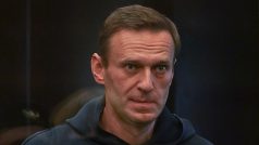 Moskevský soud poslal Navalného do vězení za porušení podmínky