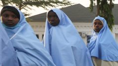 Ze zajetí bylo propuštěno všech 279 dívek, které minulý týden ozbrojenci unesli z internátní školy ve státě Zamfara na severozápadě Nigérie