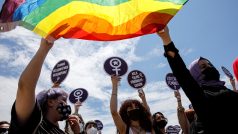 Stovky žen demonstrovaly v Istanbulu proti odstoupení Turecka od úmluvy o prevenci a boji proti násilí na ženách a domácímu násilí