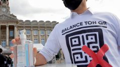Majitelé barů a restaurací ve Francii zavírají, aby protestovali proti opatřením na kontrolu zdravotního pasu
