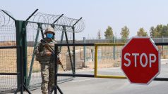 Uzbečtí vojáci hlídají hranici s Afghánistánem.