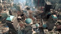 Letecký pohled na Ground Zero, kde stály obě věže Světového obchodního centra, 26. září 2001
