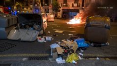 V Barceloně radikální katalánští separatist zapalovali kontejnery.