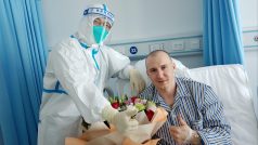 Polský sáňkař Mateusz Sochowicz po nehodě v nemocnici v Pekingu
