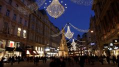 Od pondělí se v Rakousku dočasně zavírají i pověstné vánoční trhy