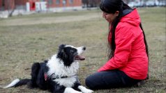 Laura Cuaya mluví na svého psa Kun-kuna