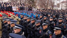 Slavnostního pochodu v Banje Luce, správním středisku Republiky srbské, se zúčastnilo na 800 ozbrojených policistů a vojáků spolu s technikou