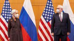 Ve Ženevě v pondělí od ranních hodin jednaly delegace vedené náměstkyní amerického ministra zahraničí Wendy Shermanovou a jejím ruským protějškem Sergejem Rjabkovem