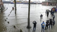 Orkán Nadia způsobil záplavy v Hamburku