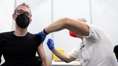 Rakouský parlament schválil očkovací povinnost vakcínou proti covidu-19. Zákon musí ještě posoudit prezident Alexander Van der Bellen. Většina Rakušanů podle průzkumů povinnou vakcinaci podporuje