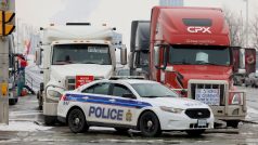 Řidiči kamionů protestují proti vládním koronavirovým opatřením
