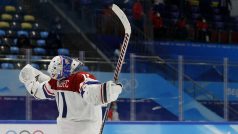 Šimon Hrubec slaví vítězství nad Ruským olympijským výborem