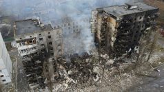 Bytový dům v Borodjance po zásahu ruského ostřelování