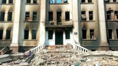 Zničené divadlo v Mariupolu po ruském bombardování