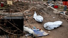 Policisté nyní na osvobozeném území exhumují a prošetřují okolnosti úmrtí Ukrajinců