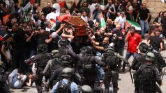 Pohřeb palestinské novinářky Širín abú Aklahové