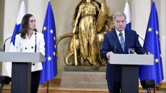 Finský prezident Sauli Niinistö a premiérka Sanna Marinová oznámili, že Finsko podá žádost o vstup do NATO
