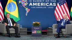 Jair Bolsonaro a Joe Biden na summitu v Los Angeles