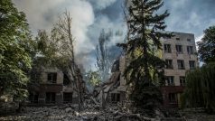 Budovy zničené při útoku ve městě Lysyčansk v luhanské oblasti