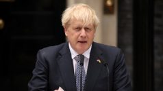 Boris Johnson promluvil před svým sídlem v Downing Street 10