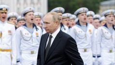 Ruský prezident Vladimir putin na oslavách dne námořnictva v Petrohradu