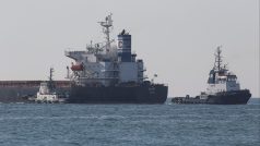 Nákladní loď Glory odjíždí z přístavu v Čornomorsku