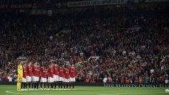 Minuta ticha na stadionu Old Trafford před utkáním Evropské ligy