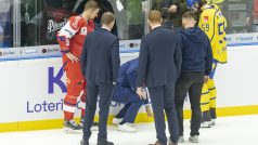 V Českých Budějovicích přerušila utkání hokejové reprezentace se Švédskem díra v ledu