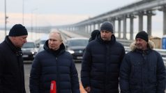 Vladimir Putin při kontrole Kerčského mostu