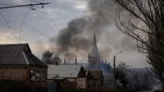 Domy v Bachmutu zasažené ruskými útoky