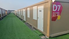 Fotbaloví fanoušci bydlí v Kataru i v kontejnerech