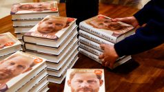 Autobiografie britského prince Harryho je pro čtenáře obrovským lákadlem a prodeje trhají rekordy